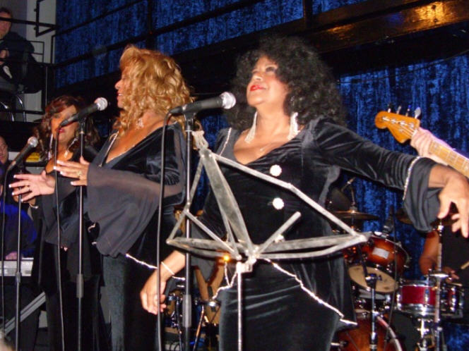 The FLOS ladies on stage in Kalkar Germany June 2006 - Scherrie Payne, Lynda Laurence and Freddi Poole