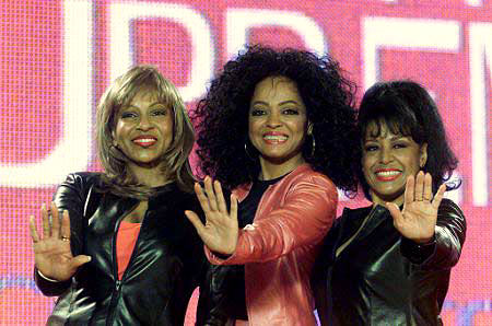 Diana Ross, Scherrie Payne and Lynda Laurence at Grand Central Station press conference April 2000