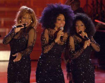 VH1 Divas Live 2000 - Diana Ross and The Supremes performing Love Is Like An Itching In My Heart